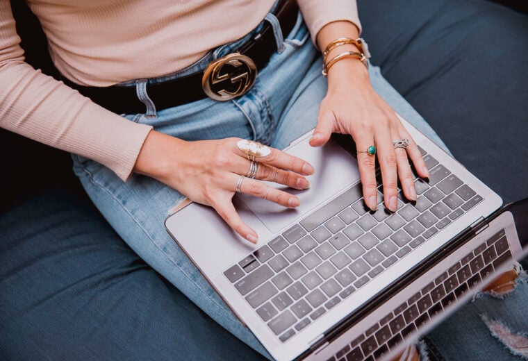 Chronic Illness Goes Online: Community, Positivity, and Setting Boundaries