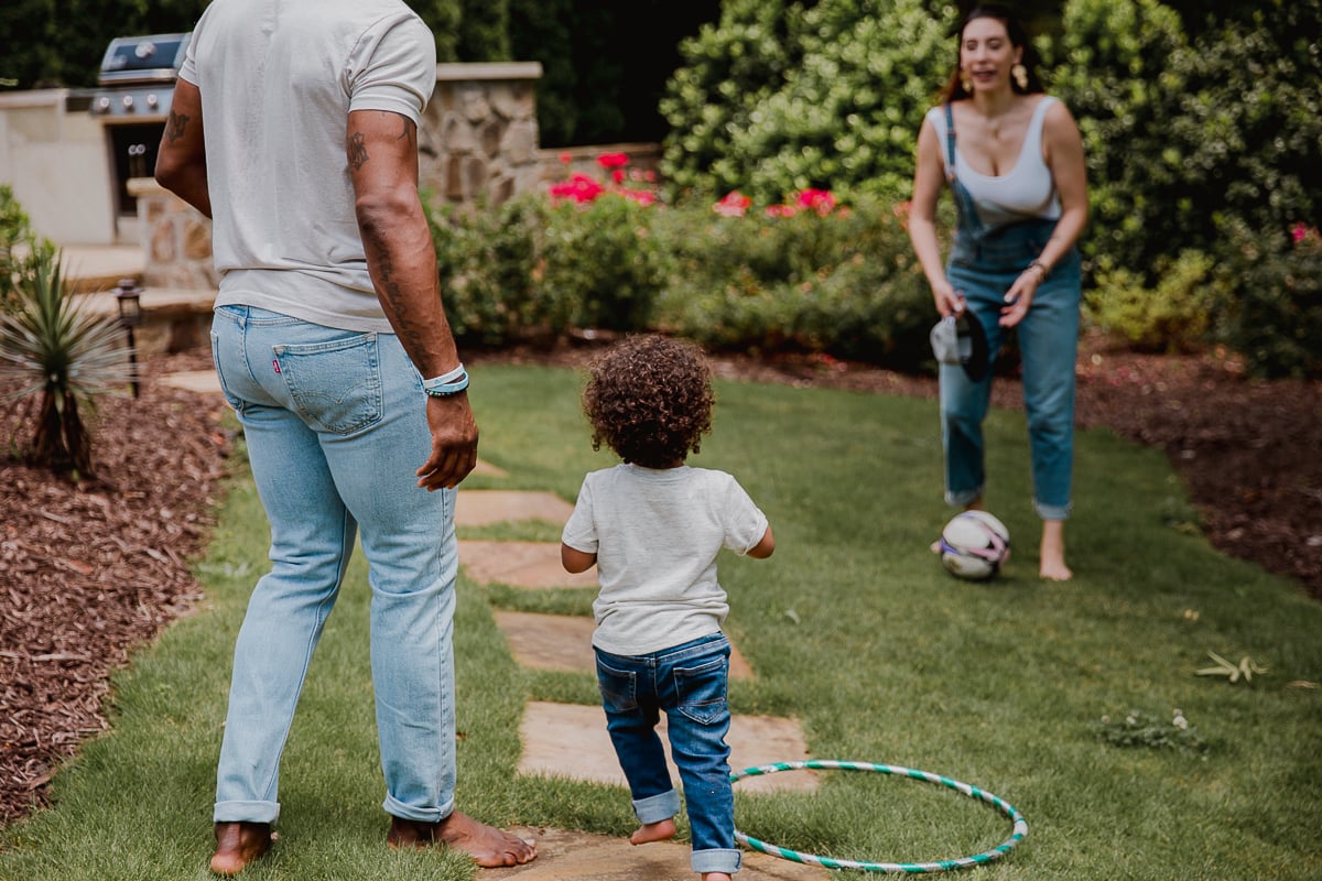 tips for managing allergies, from maintaining a clean home to using natural supplements like homeopathy and dehist